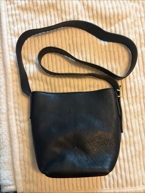 Genuine leather crossbody/bucket handbag in Black